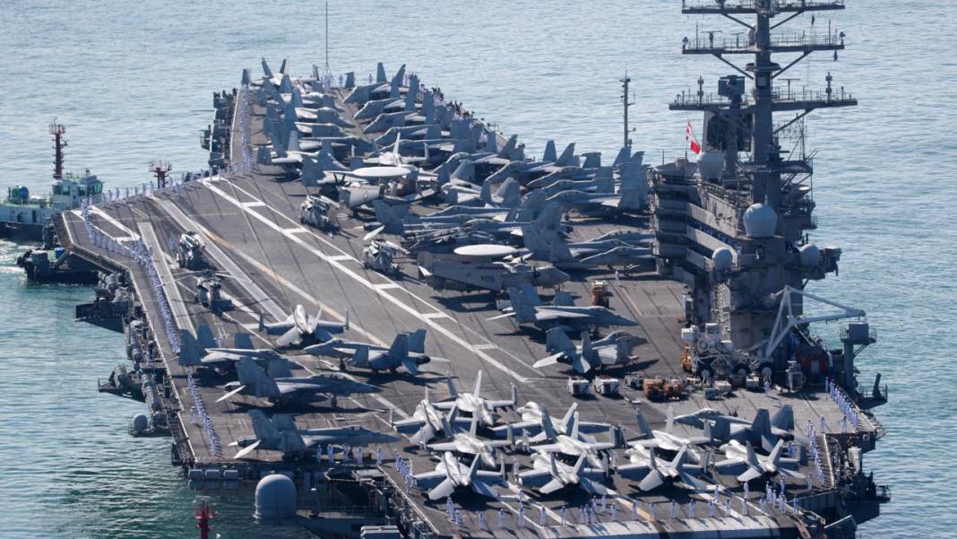 İran'ın Füze Tehlikesiyle ABD Savaş Gemisi İsrail'e Demir Attı! 3